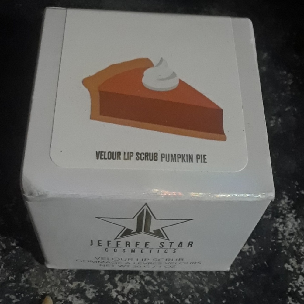 Jeffrey star pumpkin pie lip scrub